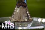 05.06.2025, Fussball UEFA Nations League 2024/25,  Halbfinale, Spanien - Frankreich, in der MHP-Arena Stuttgart,  Der Pokal (Nations-League-Pokal) steht im Stadion bereit. Detail vom Sockel 