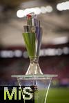 05.06.2025, Fussball UEFA Nations League 2024/25,  Halbfinale, Spanien - Frankreich, in der MHP-Arena Stuttgart,  Der Pokal (Nations-League-Pokal) steht im Stadion bereit. 