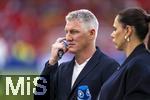 05.06.2025, Fussball UEFA Nations League 2024/25,  Halbfinale, Spanien - Frankreich, in der MHP-Arena Stuttgart,  TV-Experte Bastian Schweinsteiger am Spielfeldrand mit Esther Sedlaczek (ARD-Moderatorin).