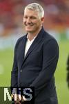 05.06.2025, Fussball UEFA Nations League 2024/25,  Halbfinale, Spanien - Frankreich, in der MHP-Arena Stuttgart,  TV-Experte Bastian Schweinsteiger am Spielfeldrand