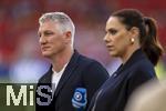 05.06.2025, Fussball UEFA Nations League 2024/25,  Halbfinale, Spanien - Frankreich, in der MHP-Arena Stuttgart,  TV-Experte Bastian Schweinsteiger am Spielfeldrand mit Esther Sedlaczek (ARD-Moderatorin).