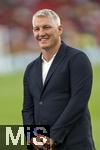 05.06.2025, Fussball UEFA Nations League 2024/25,  Halbfinale, Spanien - Frankreich, in der MHP-Arena Stuttgart,  TV-Experte Bastian Schweinsteiger am Spielfeldrand
