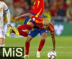 05.06.2025, Fussball UEFA Nations League 2024/25,  Halbfinale, Spanien - Frankreich, in der MHP-Arena Stuttgart,  Lamine Yamal (Spanien) am Ball 