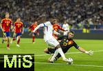 05.06.2025, Fussball UEFA Nations League 2024/25,  Halbfinale, Spanien - Frankreich, in der MHP-Arena Stuttgart,  Ousmane Dembele (Frankreich) gegen Torwart Simon Unai (Spanien) 
