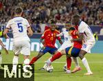 05.06.2025, Fussball UEFA Nations League 2024/25,  Halbfinale, Spanien - Frankreich, in der MHP-Arena Stuttgart,  li: Nico Williams (Spanien), Pierre Kalulu (Frankreich), Ibrahima Konate (Frankreich) 