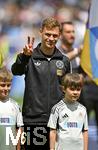 08.06.2025, Fussball UEFA Nations League 2024/25,  Spiel um Platz 3, Deutschland - Frankreich, in der MHP-Arena Stuttgart, Josua Kimmich (Deutschland) grt