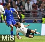 08.06.2025, Fussball UEFA Nations League 2024/25,  Spiel um Platz 3, Deutschland - Frankreich, in der MHP-Arena Stuttgart, v.l. Loic Bade (Frankreich) gegen Leon Goretzka (Deutschland) 