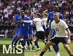 08.06.2025, Fussball UEFA Nations League 2024/25,  Spiel um Platz 3, Deutschland - Frankreich, in der MHP-Arena Stuttgart, v.l. Aurelien Tchouameni (Frankreich) gegen Pascal Gross (Deutschland) 