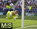 08.06.2025, Fussball UEFA Nations League 2024/25,  Spiel um Platz 3, Deutschland - Frankreich, in der MHP-Arena Stuttgart, Torwart Marc Andre ter-Stegen (Deutschland) hechtet dem Ball hinterher