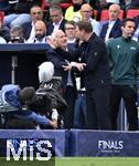 08.06.2025, Fussball UEFA Nations League 2024/25,  Spiel um Platz 3, Deutschland - Frankreich, in der MHP-Arena Stuttgart, Trainer Didier Deschamps (Frankreich) und Trainer Julian Nagelsmann (Deutschland) diskutieren