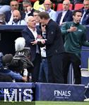 08.06.2025, Fussball UEFA Nations League 2024/25,  Spiel um Platz 3, Deutschland - Frankreich, in der MHP-Arena Stuttgart, Trainer Didier Deschamps (Frankreich) und Trainer Julian Nagelsmann (Deutschland) diskutieren