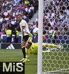 08.06.2025, Fussball UEFA Nations League 2024/25,  Spiel um Platz 3, Deutschland - Frankreich, in der MHP-Arena Stuttgart, Leon Goretzka (Deutschland) und Torwart Marc Andre ter-Stegen (Deutschland) sind geschlagen