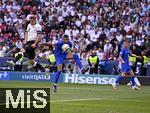 08.06.2025, Fussball UEFA Nations League 2024/25,  Spiel um Platz 3, Deutschland - Frankreich, in der MHP-Arena Stuttgart, v.l. Josua Kimmich (Deutschland) gegen Kylian Mbappe (Frankreich) 
