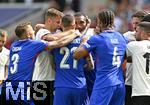 08.06.2025, Fussball UEFA Nations League 2024/25,  Spiel um Platz 3, Deutschland - Frankreich, in der MHP-Arena Stuttgart, Lucas Hernandez (Frankreich) und Jonathan Tah (Deutschland) steiten sich