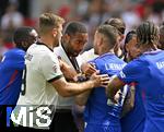 08.06.2025, Fussball UEFA Nations League 2024/25,  Spiel um Platz 3, Deutschland - Frankreich, in der MHP-Arena Stuttgart, Lucas Hernandez (Frankreich) und Jonathan Tah (Deutschland) steiten sich