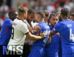 08.06.2025, Fussball UEFA Nations League 2024/25,  Spiel um Platz 3, Deutschland - Frankreich, in der MHP-Arena Stuttgart, Lucas Hernandez (Frankreich) und Jonathan Tah (Deutschland) steiten sich