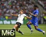 08.06.2025, Fussball UEFA Nations League 2024/25,  Spiel um Platz 3, Deutschland - Frankreich, in der MHP-Arena Stuttgart, v.l. Tom Bischof (Deutschland) gegen Aurelien Tchouameni (Frankreich) 