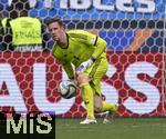 08.06.2025, Fussball UEFA Nations League 2024/25,  Spiel um Platz 3, Deutschland - Frankreich, in der MHP-Arena Stuttgart, Torwart Marc Andre ter-Stegen (Deutschland) rollt den Ball.