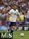 08.06.2025, Fussball UEFA Nations League 2024/25,  Spiel um Platz 3, Deutschland - Frankreich, in der MHP-Arena Stuttgart, Tom Bischof (Deutschland) am Ball.