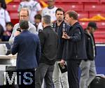 08.06.2025, Fussball UEFA Nations League 2024/25,  Spiel um Platz 3, Deutschland - Frankreich, in der MHP-Arena Stuttgart, re: Trainer Julian Nagelsmann (Deutschland) nach dem Spiel bei Rechtfertigungsversuchen am DAZN-Mikrofon.