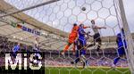 08.06.2025, Fussball UEFA Nations League 2024/25,  Spiel um Platz 3, Deutschland - Frankreich, in der MHP-Arena Stuttgart, re: Niclas Fllkrug (Deutschland) Kopfball gegen Torwart Mike Maignan (li, Frankreich) 