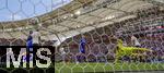 08.06.2025, Fussball UEFA Nations League 2024/25,  Spiel um Platz 3, Deutschland - Frankreich, in der MHP-Arena Stuttgart, Torwart Marc Andre ter-Stegen (re, Deutschland) streckt sich vergeblich zum Ball. Kylian Mbappe (rechts verdeckt, Frankreich) erzielt sein Tor zum 0:1 fr Frankreich. re: Leon Goretzka (Deutschland)  