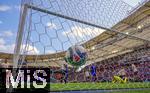 08.06.2025, Fussball UEFA Nations League 2024/25,  Spiel um Platz 3, Deutschland - Frankreich, in der MHP-Arena Stuttgart, Torwart Marc Andre ter-Stegen (re, Deutschland) kann dem Ball nur noch hinterherschauen. Kylian Mbappe (rechts verdeckt, Frankreich) erzielte hier sein Tor zum 0:1 fr Frankreich. Der Ball zappelt im Tornetz. re: Leon Goretzka (Deutschland). 