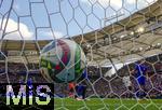 08.06.2025, Fussball UEFA Nations League 2024/25,  Spiel um Platz 3, Deutschland - Frankreich, in der MHP-Arena Stuttgart,  Der Ball zappelt nach einem Tor im Netz.