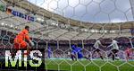 08.06.2025, Fussball UEFA Nations League 2024/25,  Spiel um Platz 3, Deutschland - Frankreich, in der MHP-Arena Stuttgart,  2.v.re: Niclas Fllkrug (Deutschland) nimmt Deniz Undav (re,Deutschland) den Ball vom Leder bei seiner Torchance. li: Torwart Mike Maignan (Frankreich) 