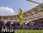 08.06.2025, Fussball UEFA Nations League 2024/25,  Spiel um Platz 3, Deutschland - Frankreich, in der MHP-Arena Stuttgart, Torwart Marc Andre ter-Stegen (Deutschland) streckt sich zum Ball.