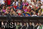 08.06.2025, Fussball UEFA Nations League 2024/25,  Spiel um Platz 3, Deutschland - Frankreich, in der MHP-Arena Stuttgart,  Lena Wurzenberger (oben 3.v.re) Freundin von Trainer Julian Nagelsmann (unten li, Deutschland) auf der Tribne ganz nah bei ihrem Schatz. 