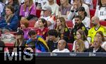 08.06.2025, Fussball UEFA Nations League 2024/25,  Spiel um Platz 3, Deutschland - Frankreich, in der MHP-Arena Stuttgart,  Lena Wurzenberger (2.v.li, mittlere reihe) Freundin von Trainer Julian Nagelsmann (unten li, Deutschland) auf der Tribne 