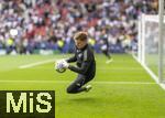 08.06.2025, Fussball UEFA Nations League 2024/25,  Spiel um Platz 3, Deutschland - Frankreich, in der MHP-Arena Stuttgart, Torwart Alexander Nbel (Deutschland) beim Aufwrmen