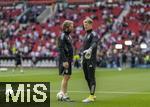 08.06.2025, Fussball UEFA Nations League 2024/25,  Spiel um Platz 3, Deutschland - Frankreich, in der MHP-Arena Stuttgart, v.li: Torwarttrainer Stefan Wessels (Deutschland) und Torwart Alexander Nbel (Deutschland) beim Aufwrmen.