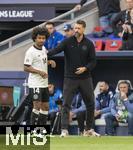 08.06.2025, Fussball UEFA Nations League 2024/25,  Spiel um Platz 3, Deutschland - Frankreich, in der MHP-Arena Stuttgart, v.li: Karim Adeyemi (Deutschland) und Co-Trainer Sandro Wagner (Deutschland) am Spielfeldrand 