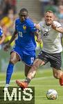 08.06.2025, Fussball UEFA Nations League 2024/25,  Spiel um Platz 3, Deutschland - Frankreich, in der MHP-Arena Stuttgart, v.li: Randal Kolo Muani (Frankreich) gegen David Raum (Deutschland) 