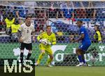 08.06.2025, Fussball UEFA Nations League 2024/25,  Spiel um Platz 3, Deutschland - Frankreich, in der MHP-Arena Stuttgart, mitte: Torwart Marc Andre ter-Stegen (Deutschland) mit dem Ball. li: Robin Koch (Deutschland) re: Loic Bade (Frankreich) 