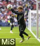 08.06.2025, Fussball UEFA Nations League 2024/25,  Spiel um Platz 3, Deutschland - Frankreich, in der MHP-Arena Stuttgart, Torwart Alexander Nbel (Deutschland) beim Aufwrmen 