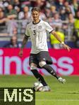 08.06.2025, Fussball UEFA Nations League 2024/25,  Spiel um Platz 3, Deutschland - Frankreich, in der MHP-Arena Stuttgart, Robin Koch (Deutschland) am Ball 