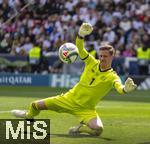 08.06.2025, Fussball UEFA Nations League 2024/25,  Spiel um Platz 3, Deutschland - Frankreich, in der MHP-Arena Stuttgart, Torwart Marc Andre ter-Stegen (Deutschland) wehrt den Ball ab.
