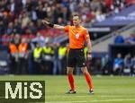 08.06.2025, Fussball UEFA Nations League 2024/25,  Spiel um Platz 3, Deutschland - Frankreich, in der MHP-Arena Stuttgart, Schiedsrichter Ivan Kruzliak (SVK) zeigt 
