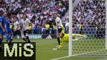 08.06.2025, Fussball UEFA Nations League 2024/25,  Spiel um Platz 3, Deutschland - Frankreich, in der MHP-Arena Stuttgart, Torschuss zum 1:0 durch Kylian Mbappe (li, Frankreich), Torwart Marc Andre ter-Stegen (Deutschland) und Leon Goretzka (Deutschland), und Josua Kimmich (Deutschland), Robin Koch (Deutschland) knnen nur noch dem Ball hinterherschauen, der ins Netz fllt.