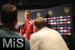15.06.2025, Cincinnati (USA), FIFA Club World Cup 2025, Gruppe C, FC Bayern Mnchen Pressekonferenz vor dem Spiel gegen Auckland City im TQL Stadium, Josip Stanisic (Bayern Mnchen) beim Pressegesprch.