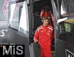 15.06.2025, FIFA Club World Cup 2025, Gruppe C, FC Bayern Mnchen - Auckland City, im TQL Stadium, Cincinnati (USA), Ankunft FC Bayern mit dem Mannschaftsbus, Neuzugang Tom Bischof (Bayern Mnchen) steigt aus.