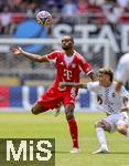 15.06.2025, FIFA Club World Cup 2025, Gruppe C, FC Bayern Mnchen - Auckland City, im TQL Stadium, Cincinnati (USA), v.li: Jonathan Tah (FC Bayern Mnchen) gegen Myer Bevan (Auckland).