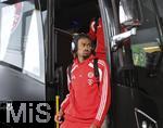 15.06.2025, FIFA Club World Cup 2025, Gruppe C, FC Bayern Mnchen - Auckland City, im TQL Stadium, Cincinnati (USA), Jonah Kusi-Asare (Bayern Mnchen) steigt aus dem Mannschaftsbus.