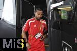 15.06.2025, FIFA Club World Cup 2025, Gruppe C, FC Bayern Mnchen - Auckland City, im TQL Stadium, Cincinnati (USA), Serge Gnabry (FC Bayern Mnchen) steigt aus dem Bus aus.