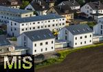 17.06.2025,  Bad Wrishofen,  Neubauprojekt in der Gartenstadt. Neue Wohnanlage auf dem Gelnde der ehemaligen Schwermer Fabrik. Luftbild. 