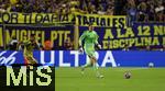 21.06.2025, FIFA Club World Cup 2025, Gruppe C, FC Bayern Mnchen - CA Boca Juniors, im Hard-Rock-Stadium in Miami, Florida (USA), re: Torwart Manuel Neuer (FC Bayern Mnchen) spielt Miguel MERENTIEL (Boca Juniors) aus 