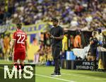 21.06.2025, FIFA Club World Cup 2025, Gruppe C, FC Bayern Mnchen - CA Boca Juniors, im Hard-Rock-Stadium in Miami, Florida (USA),  Trainer Vincent Kompany (FC Bayern Mnchen) am Spielfeldrand.